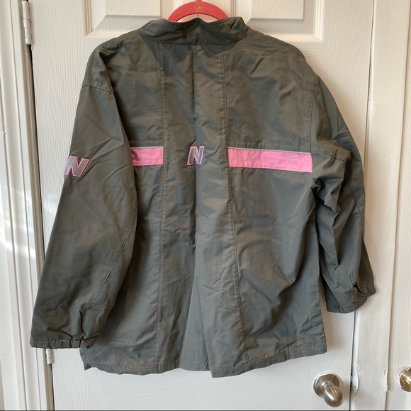 New Balance Running Jacket Gray and Pink - Picture 3 of 15